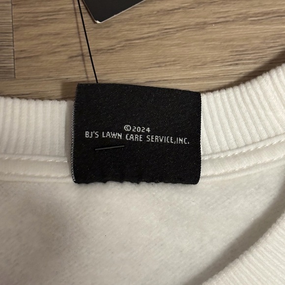 Morgan Wallen White Graphic Crewneck Sweater, Size XS - Picture 5 of 7